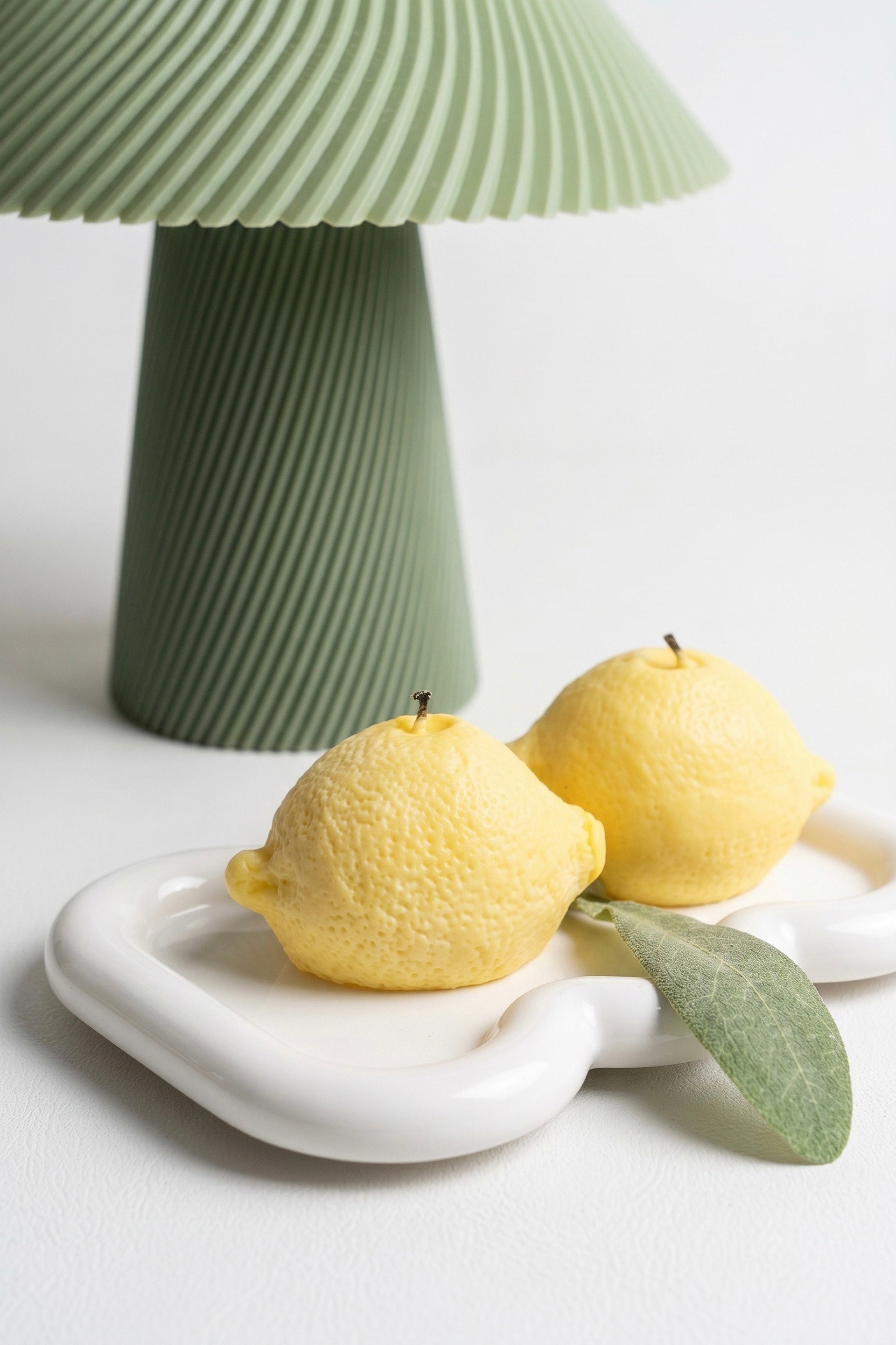 El Yapımı 2'li Limon Şekilli Dekoratif Mum Seti – Taze Limon Kokulu, 2x55g